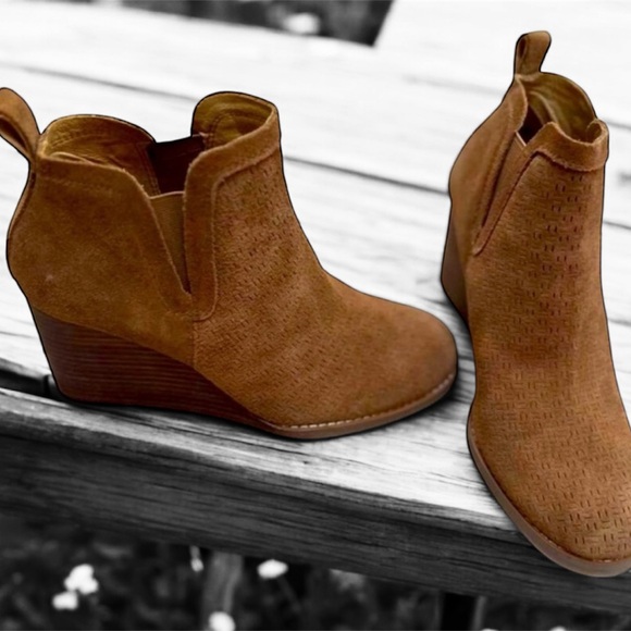 Shoes - BROWN SUEDE BOOTIES - NEW